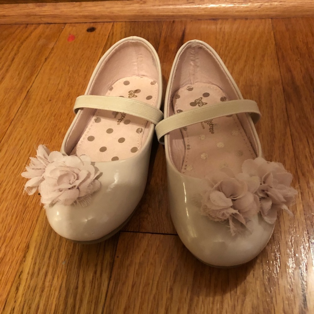Little girl pink shoes